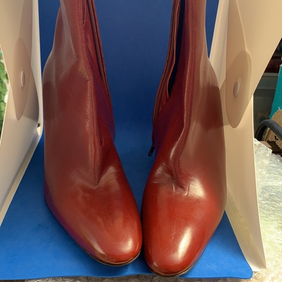 Gorgeous Authentic Fendi leather reddish brown wedge booties gold stripe - Picture 7 of 16